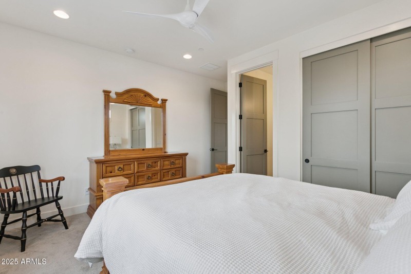 23-web-or-mls-8449-e-lincoln-dr