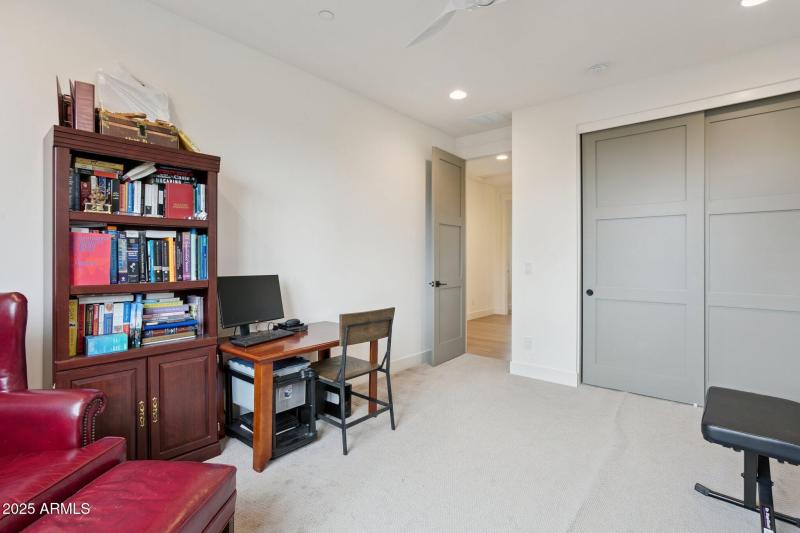 42-web-or-mls-8449-e-lincoln-dr