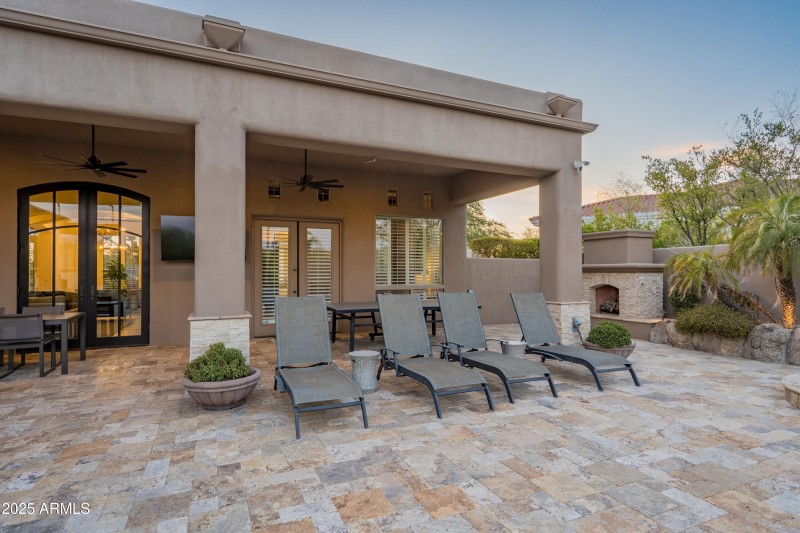 034_Sumptuous Sunning Space