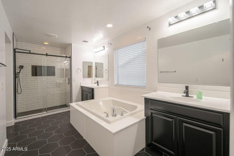 20250919_15766-W-McKinley-St_10