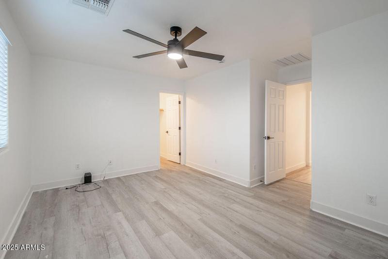 20250919_15766-W-McKinley-St_14