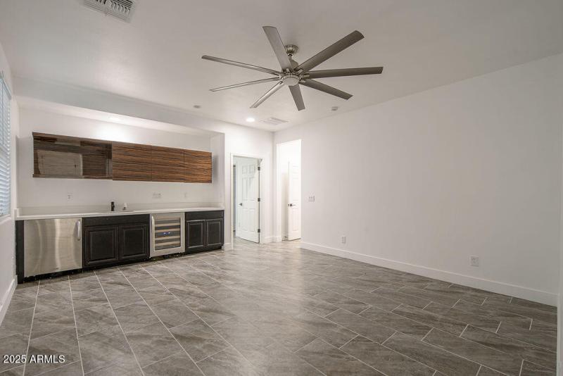 20250919_15766-W-McKinley-St_18