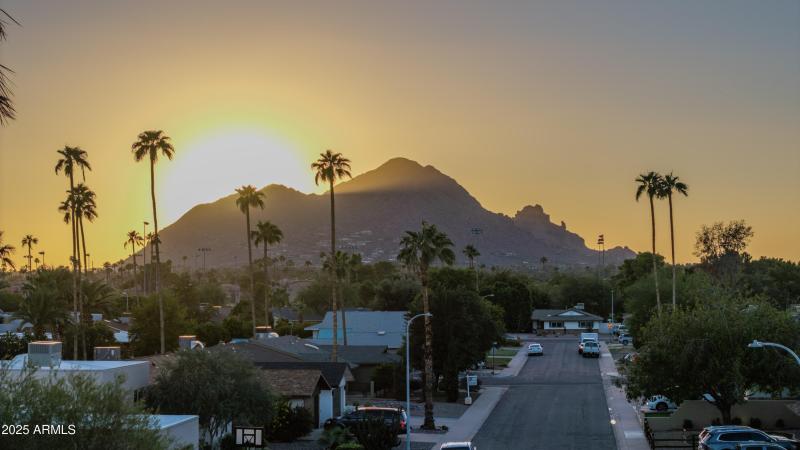 Neighborhood views of Camelback