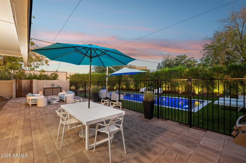 You'll want to entertain here!