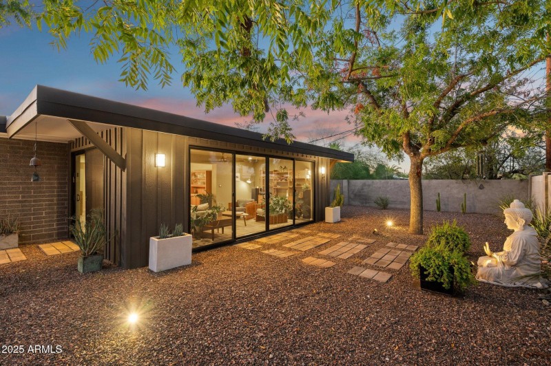 Gorgeous night lighting