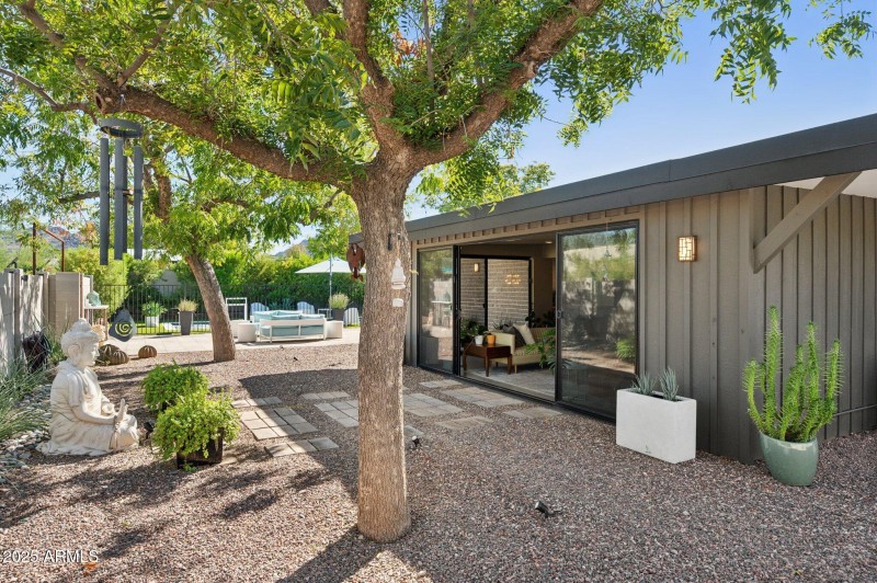 Landscape in tune with the architecture