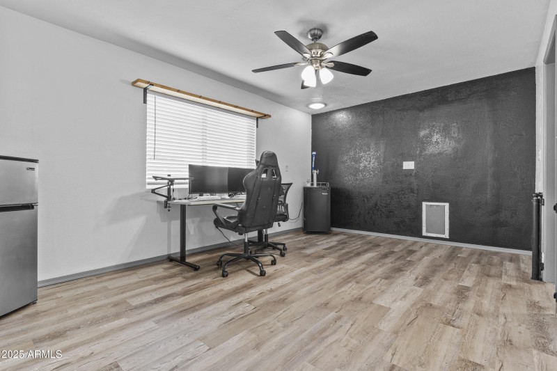 Bonus room behind kitchen