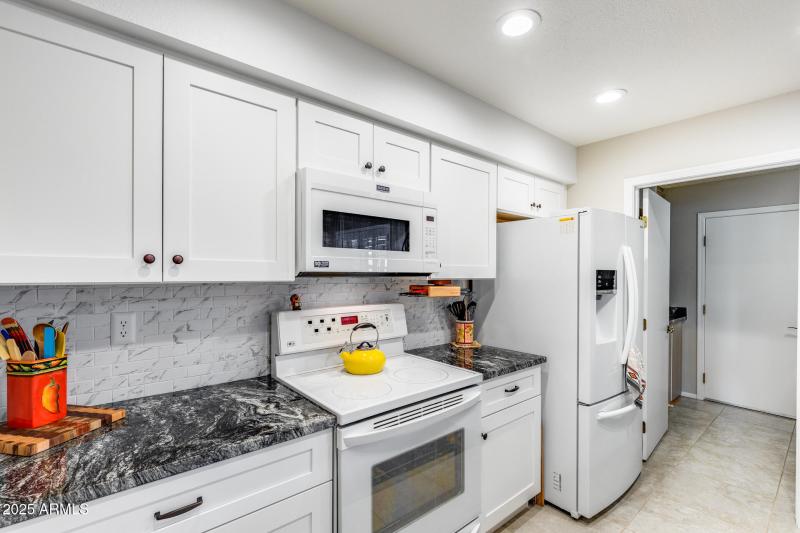 White shaker cabinets & backsplash