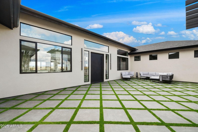 10-Front Courtyard