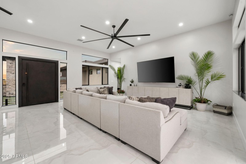 27-Living Room (2)