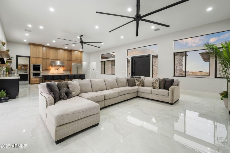 28-Living Room (3)
