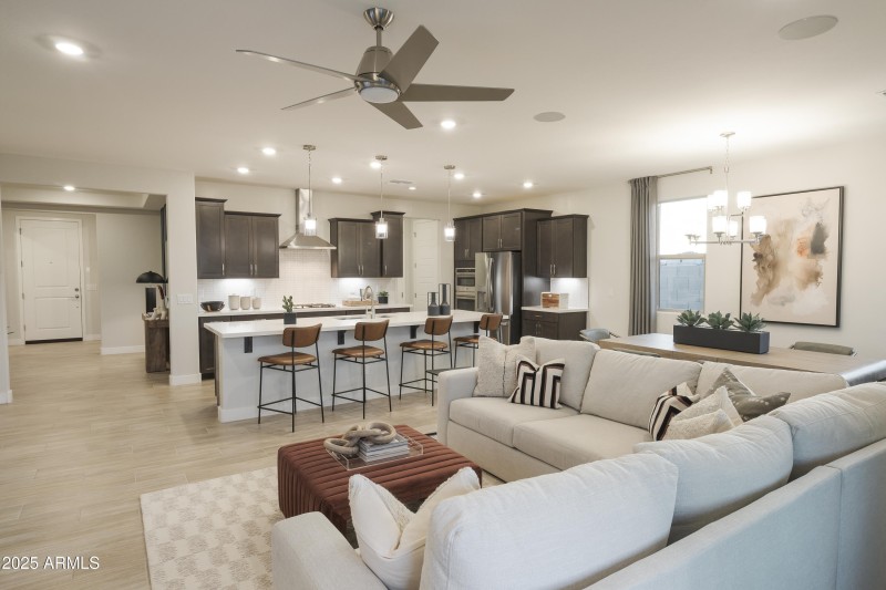 KITCHEN / GREAT ROOM