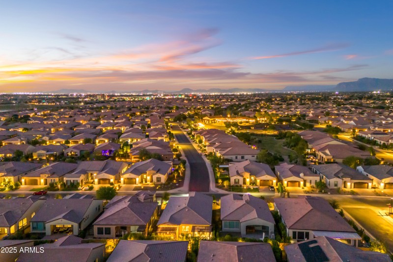 Home Faces North w/Mountain Views