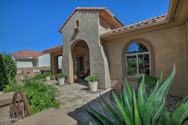 3573 N Presidential Dr-large-008-011-Cou