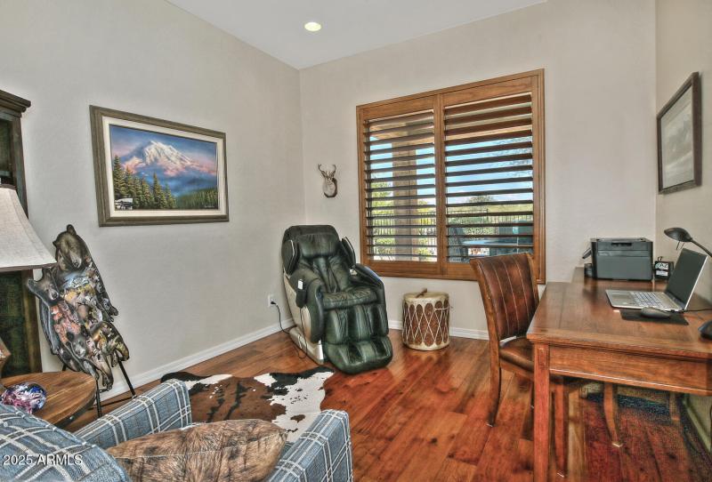 3573 N Presidential Dr-large-045-014-Den