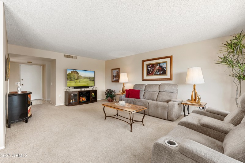 11011 W Pleasant Valley Rd - 07