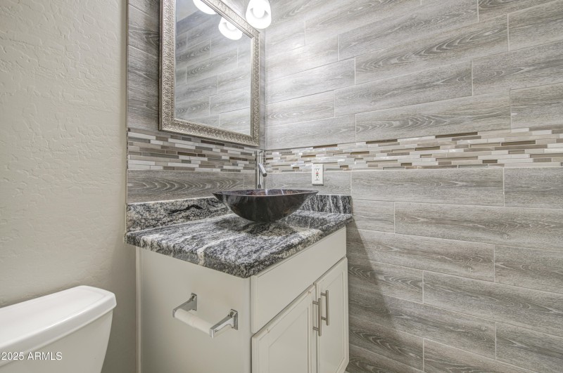 Bathroom 2-pic 3