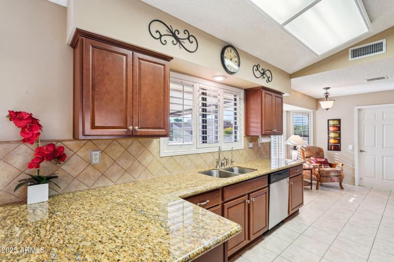 16-web-or-mls-W Eveningside Dr-S1610-016