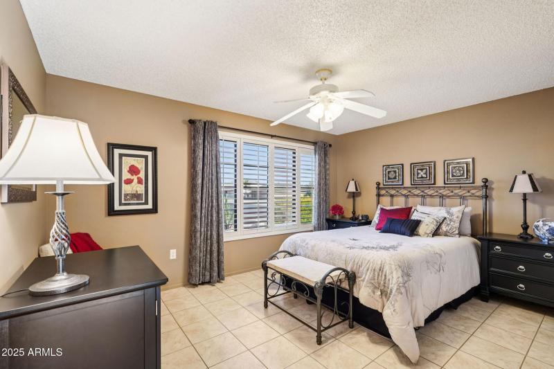 22-web-or-mls-W Eveningside Dr-S1610-022