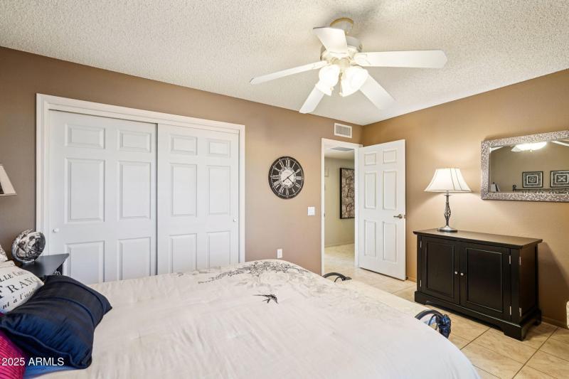 23-web-or-mls-W Eveningside Dr-S1610-02