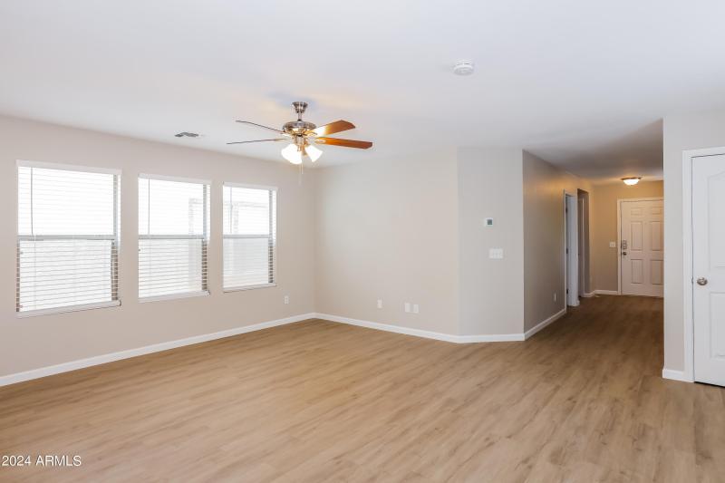 002-photo-living-room-11762310