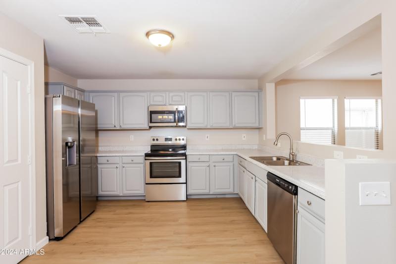 004-photo-kitchen-11762307