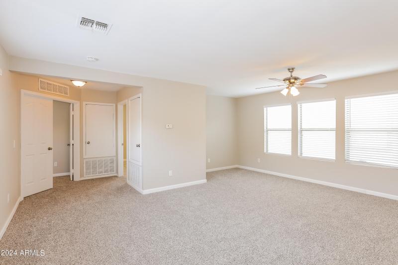 007-photo-main-bedroom-11762311