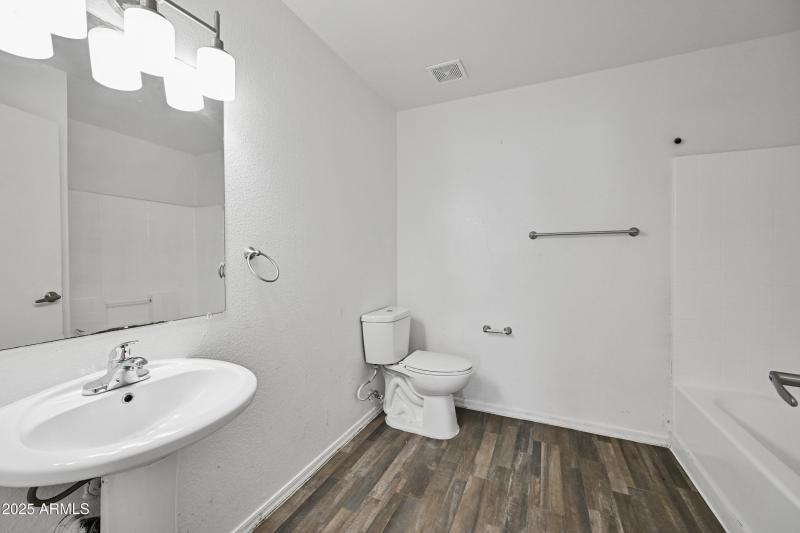 18-3065N67A222-ocupix-