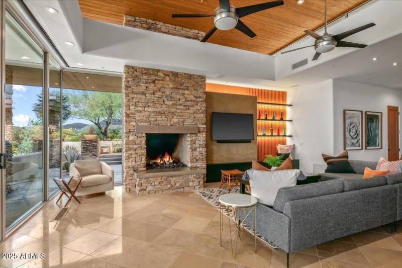 082-Family Room ~ Fireplace