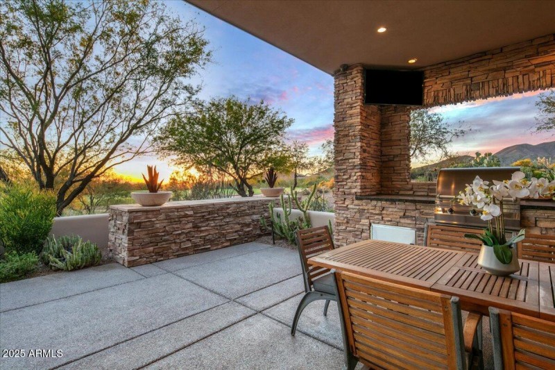 064-Grill Patio Views