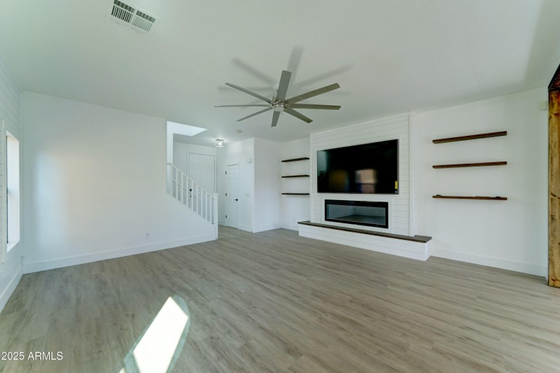 4933 N 108th AVE-11