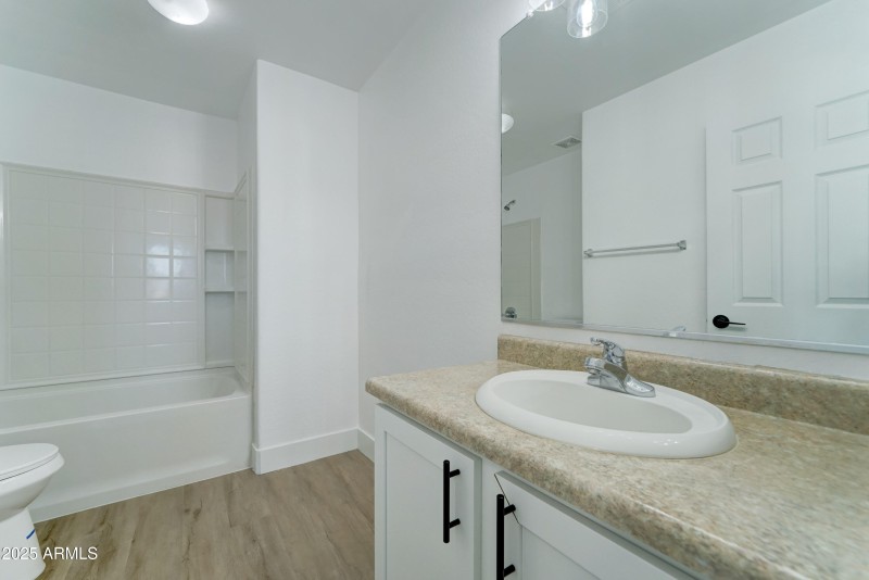 4933 N 108th AVE-26