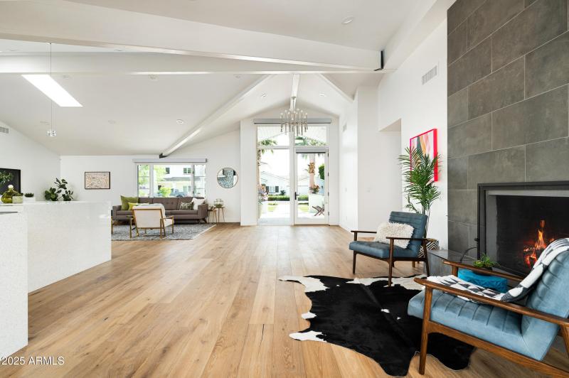 5816 E Calle Del Media-Front entrance