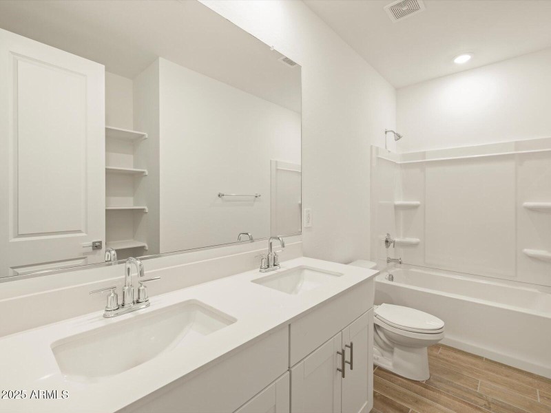 Bath 2 Double sinks