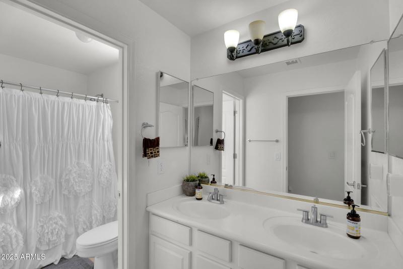 41-web-or-mls-Fruitvale-29