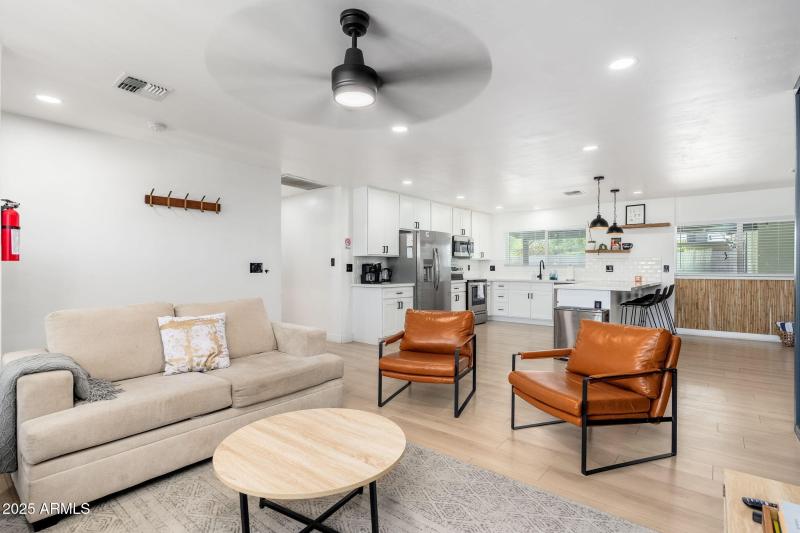 2811 W Rosewood Dr - 06