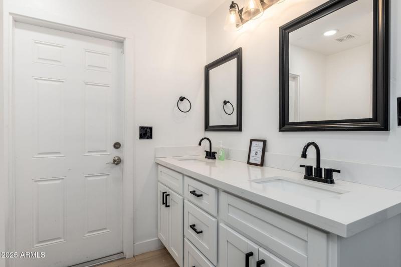 2811 W Rosewood Dr - 24