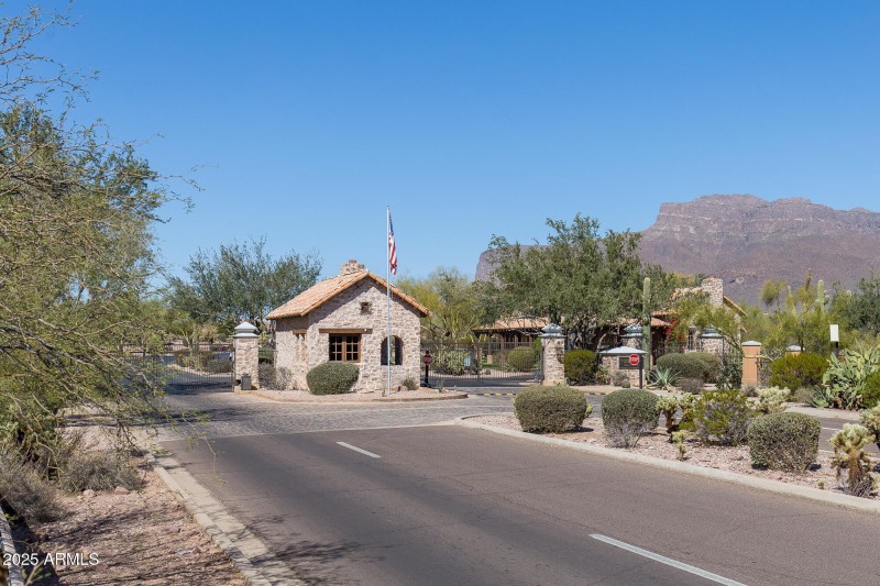 01 Superstition Mountain Community