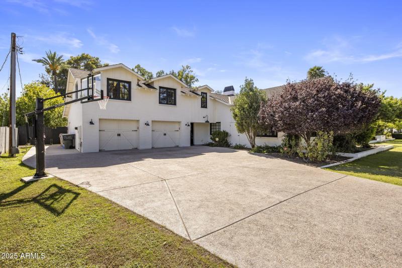 1-web-or-mls-D46A4991