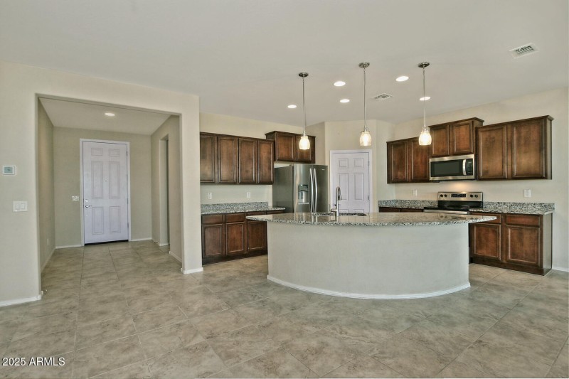 5814 W Cactus Wren Way-large-006-025-Ent