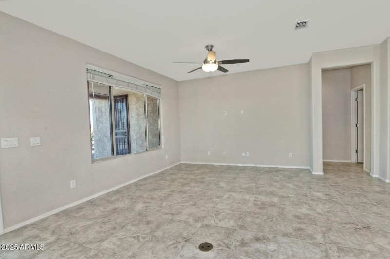 5814 W Cactus Wren Way-large-015-016-In