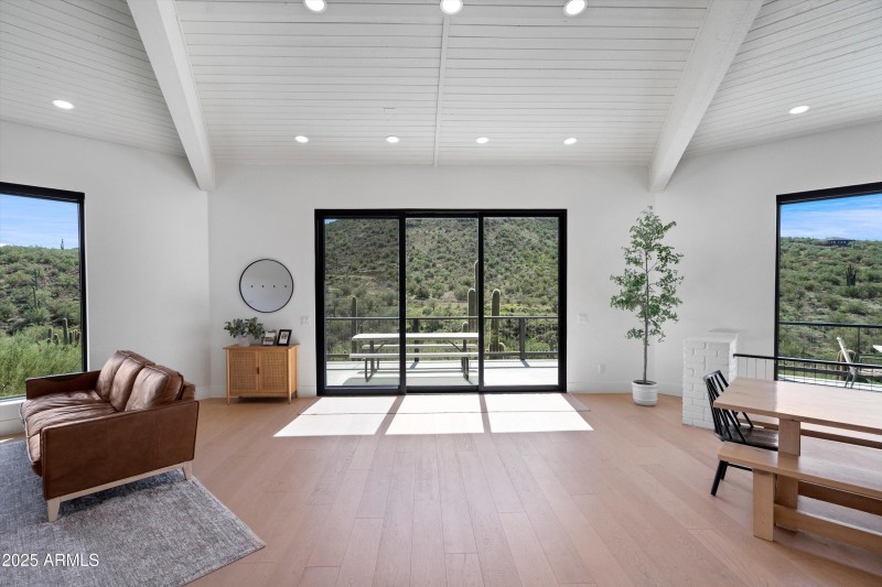 13-Sliding to Balcony