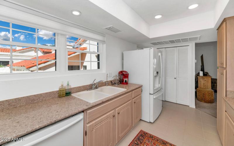 7800 E Lincoln Dr-large-012-011-TOD9800-