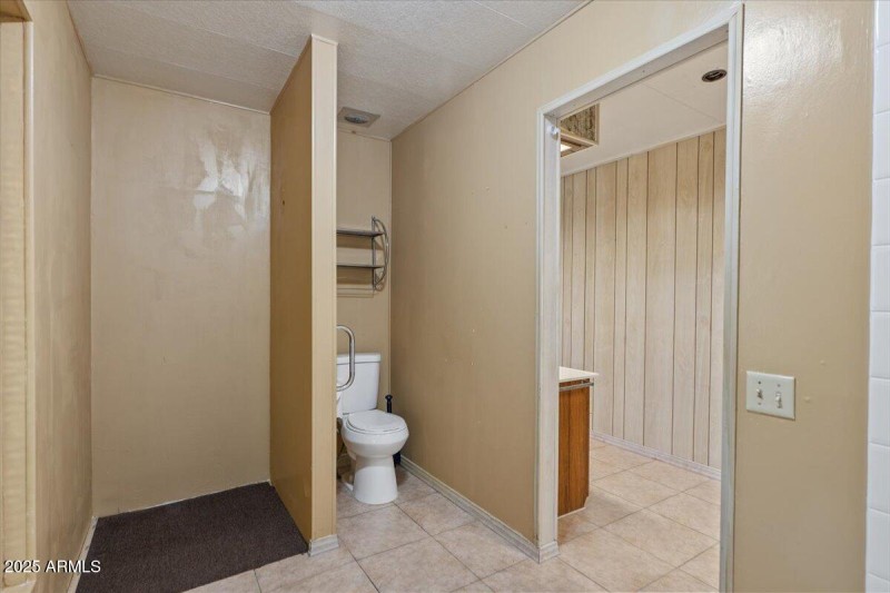 24-Primary bathroom