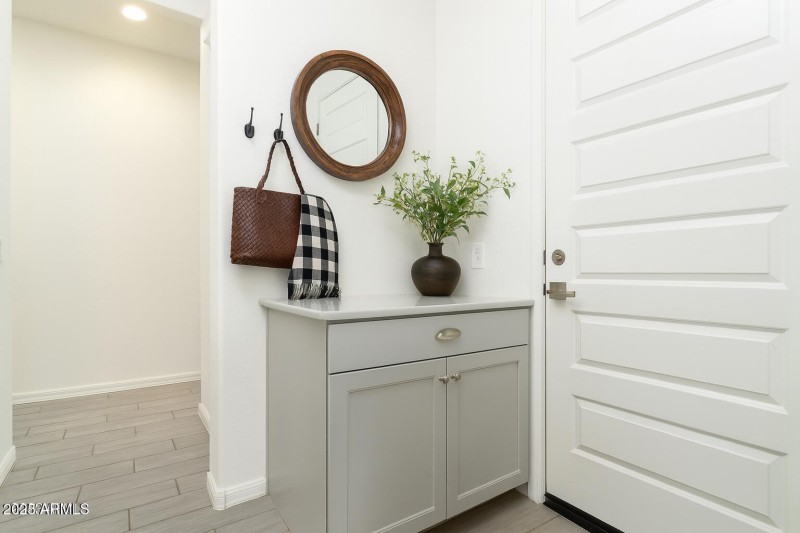 Virtually staged decor