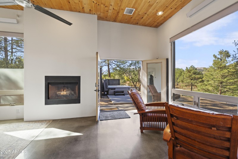 WALK OUT TO PRIVATE SPA