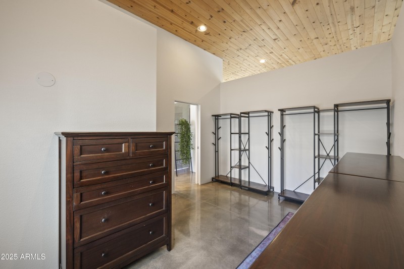 OWNERS WALK IN CLOSET