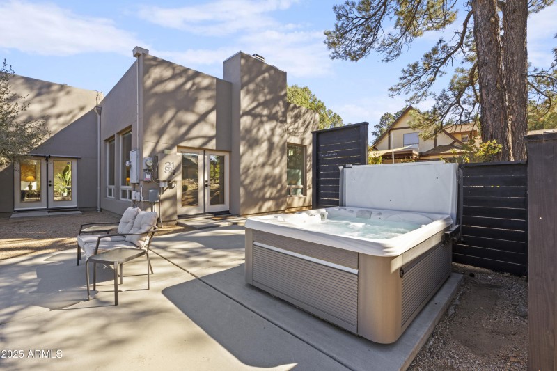 SPA IS OFF THE OWNERS SUITE