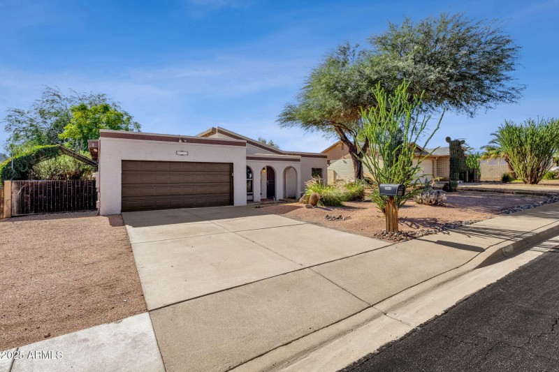 Front - 2041 Karen Drive