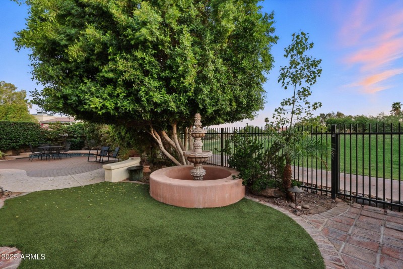 5019 E La Mirada Way